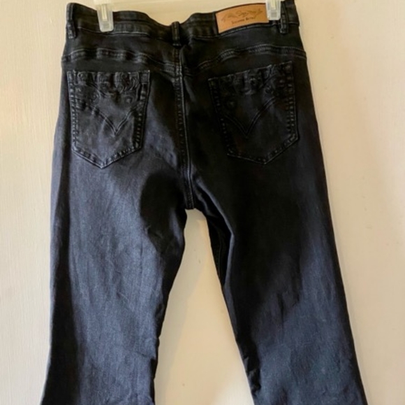 🖤Embroidered Raw Hem Flare Cropped Jeans🖤 - Picture 6 of 7